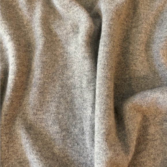 100% Cashmere | Gray Women's Botton-Down Cardigan. - Picture 9 of 13